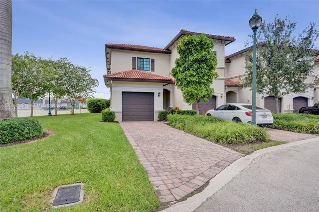 3-bedroom home at 4204 N Dixie Highway #1, Oakland Park
