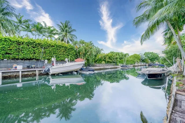 4-bedroom rental at 1710 Cleveland Road #0, Miami Beach