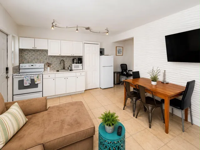 1-bedroom rental at 1639 Hayes Street #1, Hollywood