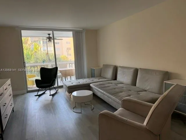 1-bedroom rental at 901 NE 14th Avenue #305, Hallandale Beach