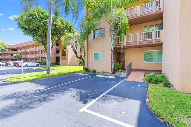 2-bedroom home at 9861 Sunrise Lakes Boulevard #101, Sunrise