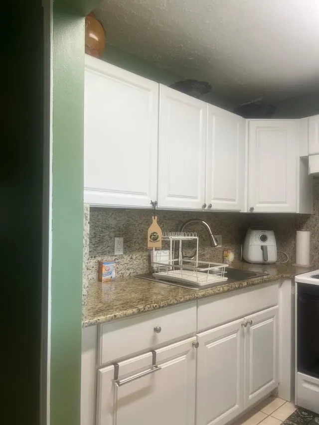 1-bedroom rental at 102 SHEFFIELD E #102, West Palm Beach