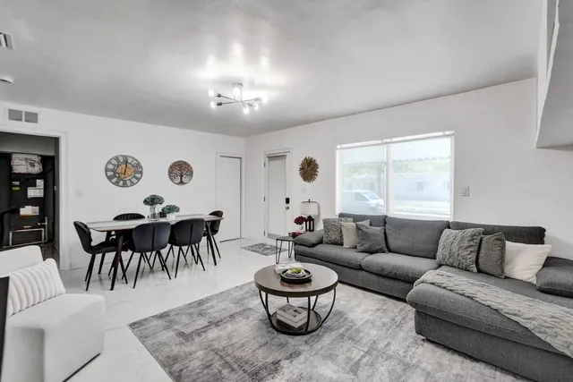 2-bedroom rental at 2001 Washington Street, Hollywood