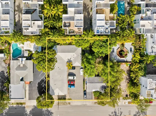 Commercial at 724 NE 3rd Avenue, Fort Lauderdale
