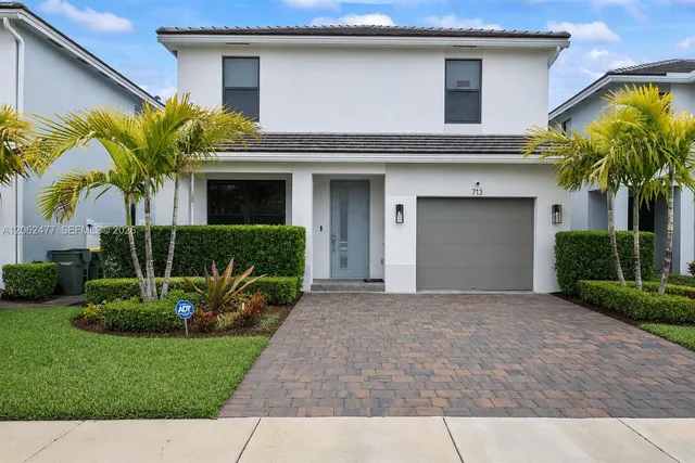 4-bedroom home at 713 SE 15th Avenue, Homestead