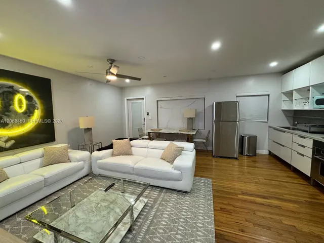 1-bedroom home at 101 Collins Avenue #3, Miami Beach