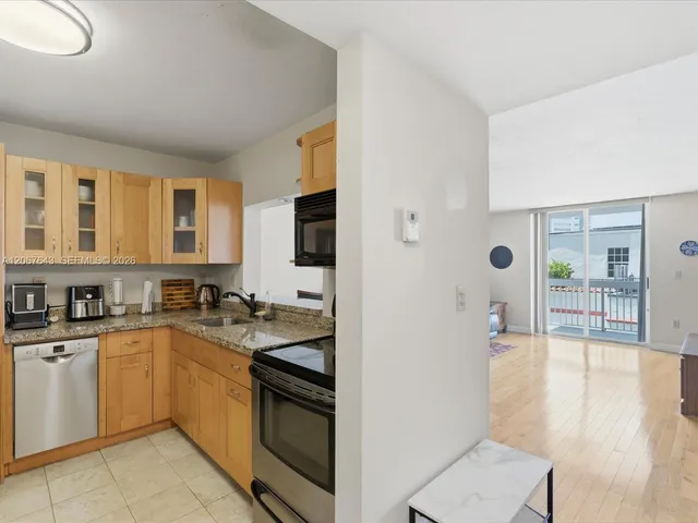 1-bedroom home at 3588 Collins Avenue #504, Miami Beach
