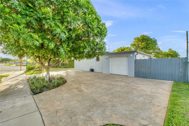 3-bedroom home at 4275 SW 87th Avenue, Miami