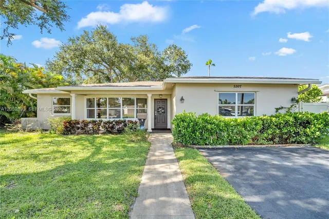 4-bedroom home at 5507 Mckinley Street, Hollywood
