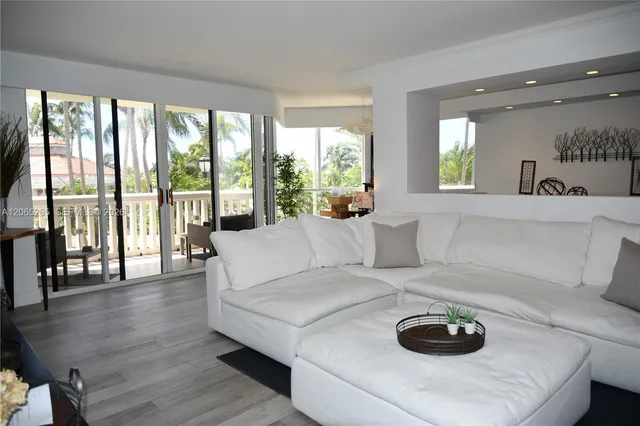 3-bedroom rental at 1000 E Island Boulevard #303, Aventura