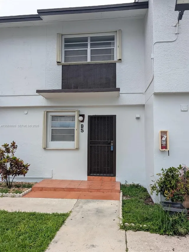 2-bedroom rental at 21 SW 109th Avenue #B5, Sweetwater