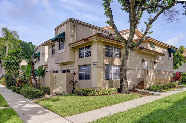 2-bedroom rental at 6659 Via Regina #7, Boca Raton