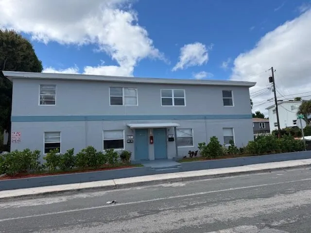 2-bedroom rental at 1913 Division Avenue #102, West Palm Beach