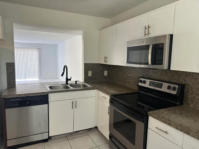 3-bedroom rental at 931 SW 20TH Court, Delray Beach