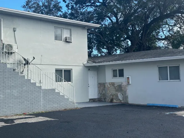3-bedroom rental at 126 NW 8TH Avenue #1, Dania Beach
