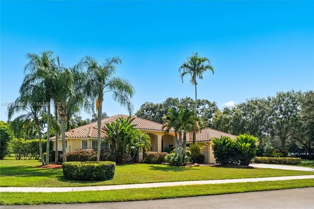 5-bedroom home at 10660 SW 44th Court, Davie