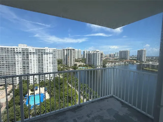 2-bedroom home at 2801 NE 183rd Street #1914W, Aventura