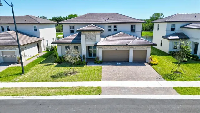 5-bedroom home at 4390 SW 122nd Terrace, Davie