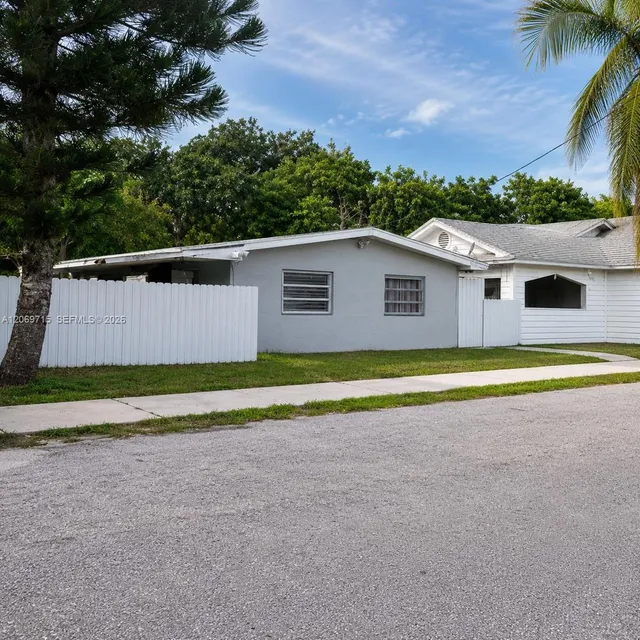 2-bedroom home at 6220 NE Miami Place, Miami