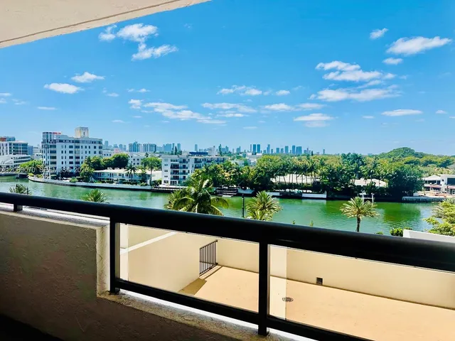 1-bedroom rental at 2555 Collins Avenue #704, Miami Beach
