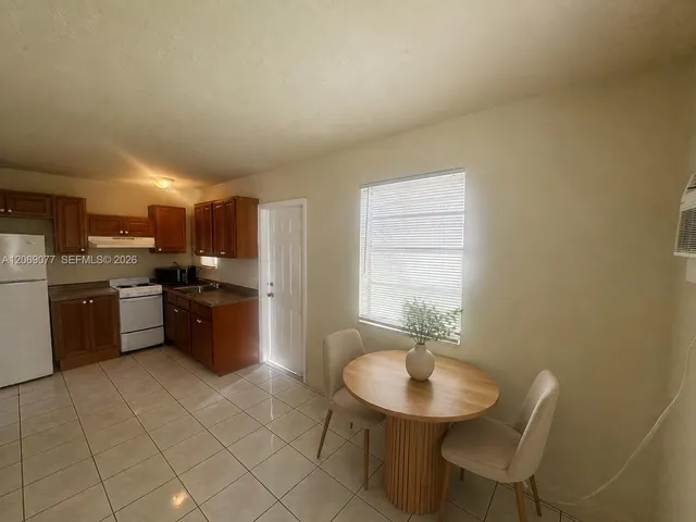 1-bedroom rental at 2228 Grant Street #4, Hollywood