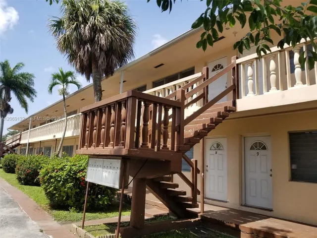 1-bedroom rental at 280 SW 11th Avenue #18, Hallandale Beach