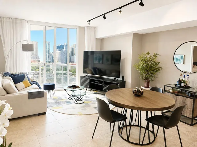 1-bedroom rental at 185 SW 7th Street #1505, Miami
