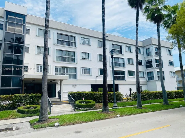2-bedroom rental at 255 Galen Drive #4L, Key Biscayne