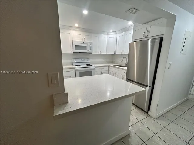 2-bedroom rental at 815 SW 30th Street #J, Fort Lauderdale