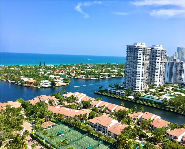 2-bedroom rental at 21055 Yacht Club Drive #2710, Aventura