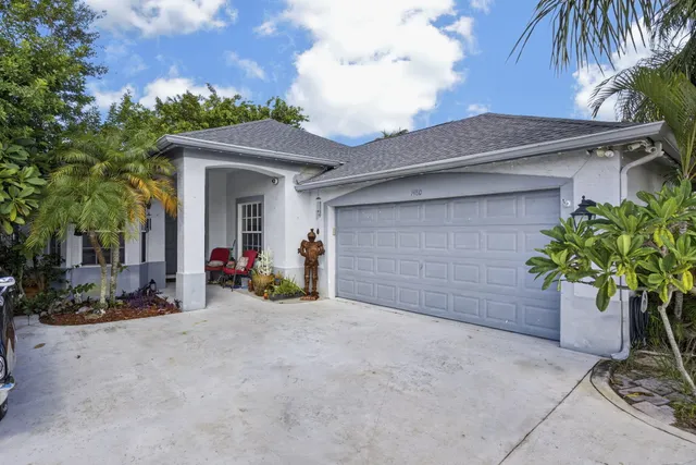 4-bedroom home at 1480 Lake Breeze Drive, Wellington