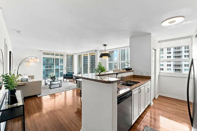 3-bedroom home at 1155 NW BRICKELL BAY Drive #2802, Miami
