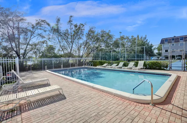 2-bedroom rental at 5911 NE 14TH Lane #201S, Fort Lauderdale