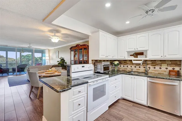 2-bedroom home at 605 Oaks Drive #504, Pompano Beach