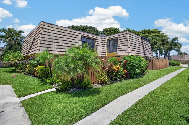 3-bedroom home at 953 Springdale Circle, Palm Springs