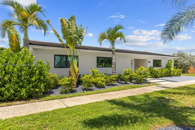 4-bedroom home at 200 N 52nd Avenue, Hollywood