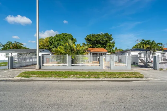 4-bedroom home at 820 E 10th Avenue, Hialeah
