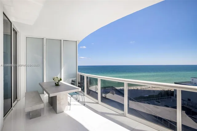 3-bedroom rental at 15901 Collins Avenue #707, Sunny Isles Beach
