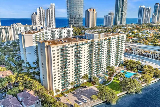 3-bedroom rental at 19390 Collins Avenue #908, Sunny Isles Beach