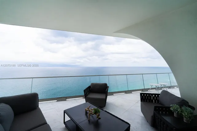 5-bedroom rental at 16901 Collins Avenue #4201, Sunny Isles Beach
