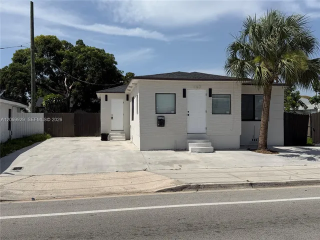 2-bedroom rental at 107 W Pembroke Road #0, Hallandale Beach