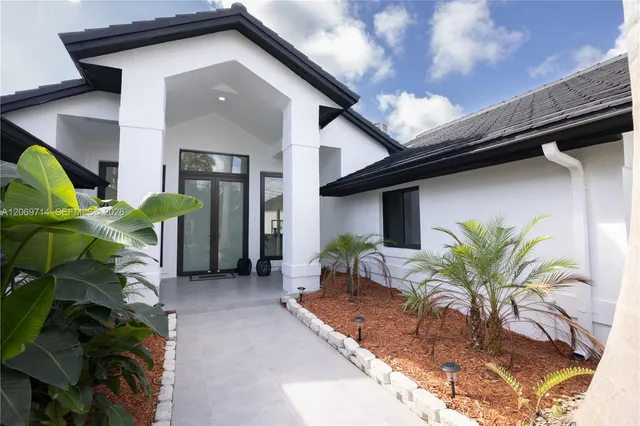 7-bedroom rental at 201 Holiday Drive, Hallandale Beach