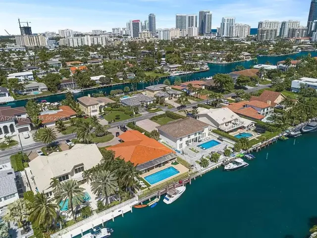 6-bedroom rental at 437 Holiday Drive, Hallandale Beach