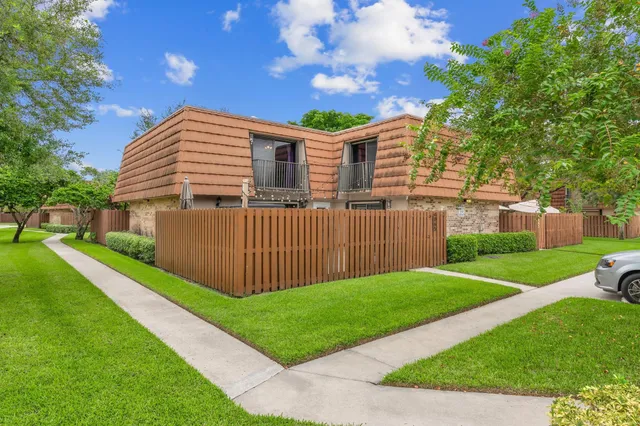 2-bedroom home at 4065 WIMBLEDON Drive, Cooper City