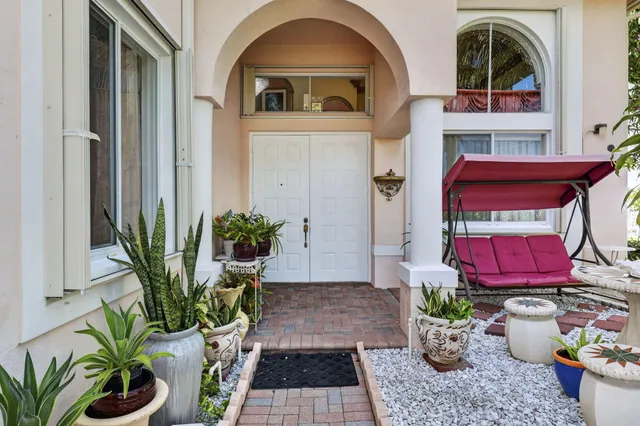 5-bedroom home at 120 ISOLA Circle, Royal Palm Beach