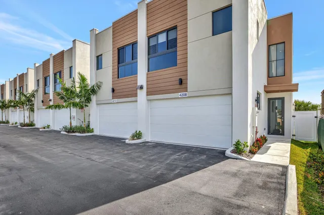 3-bedroom home at 4208 NE 7TH Terrace, Oakland Park