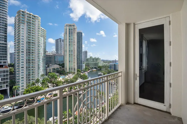 2-bedroom rental at 511 SE 5TH Avenue #1221, Fort Lauderdale