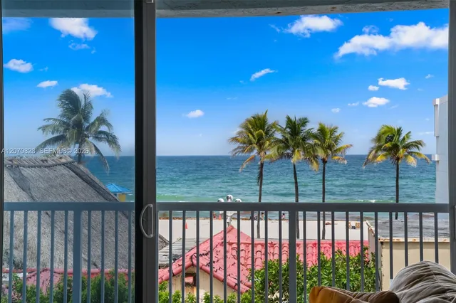 2-bedroom home at 311 N Surf Road, Hollywood