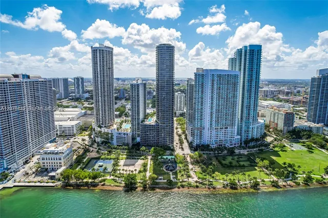 2-bedroom home at 1750 N Bayshore Drive #2202, Miami