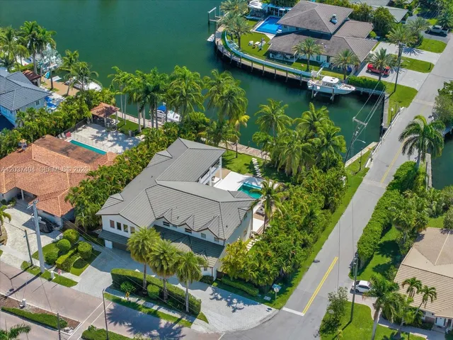 6-bedroom home at 431 Layne Boulevard, Hallandale Beach